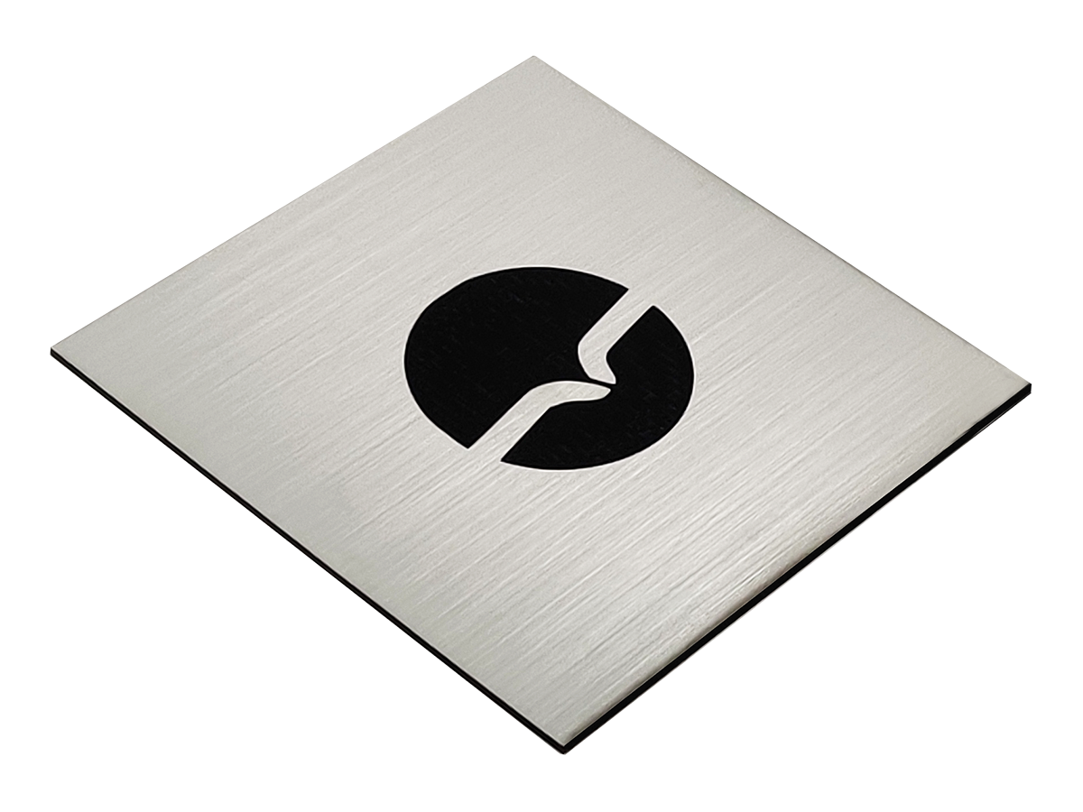 Gravyrplast Borstad Silver/Svart 600x600x1,6 mm